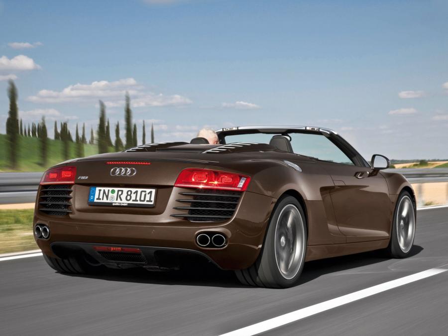  Audi R8 Spyder 4.2 FSI Quattro 2010 года  (фото 4 из 9)